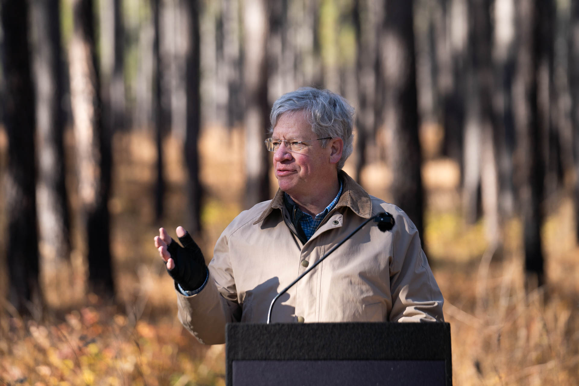 Phó giám đốc DCR Tom Smith phát biểu.