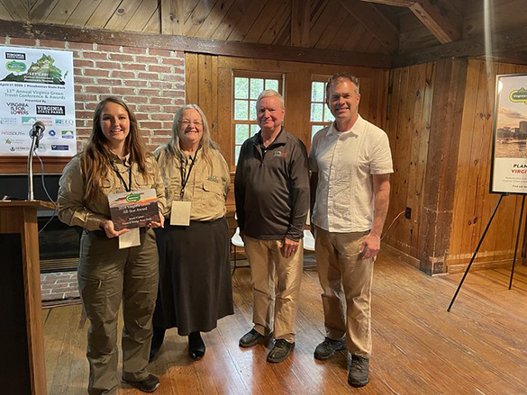 essie Carter, Trưởng kiểm lâm, Công viên tiểu bang Natural Bridge, Nancy Heltman, Giám đốc dịch vụ du khách, Công viên tiểu bang Virginia, Jack Berry, Chủ tịch kiêm Tổng giám đốc điều hành, Du lịch khu vực Richmond, Tom Griffin, Giám đốc điều hành, Liên minh du lịch xanh Virginia