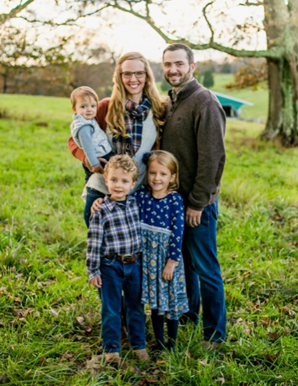 Người chiến thắng Grand Basin Jennifer và Jacob Gilley cùng gia đình