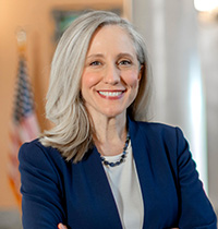 Thống đốc Abigail Spanberger