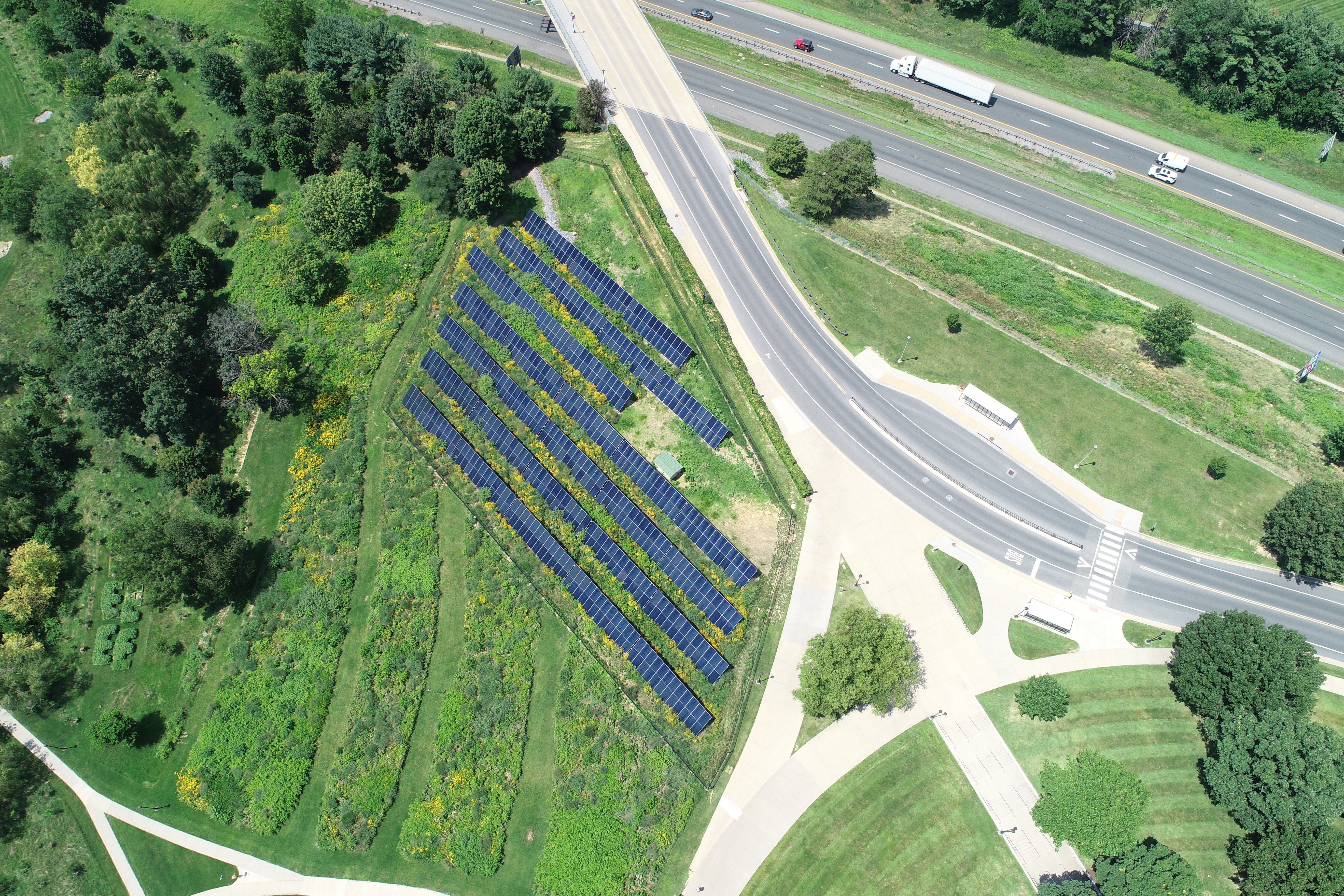 ảnh Cơ sở năng lượng mặt trời JMU