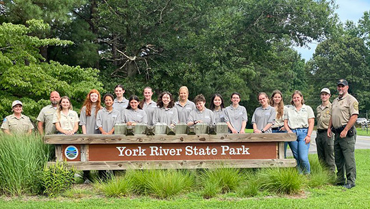 Các thành viên YCC tại Công viên Tiểu bang York River