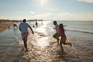 Gia đình gần bãi biển
