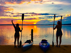 Gia đình trên xuồng